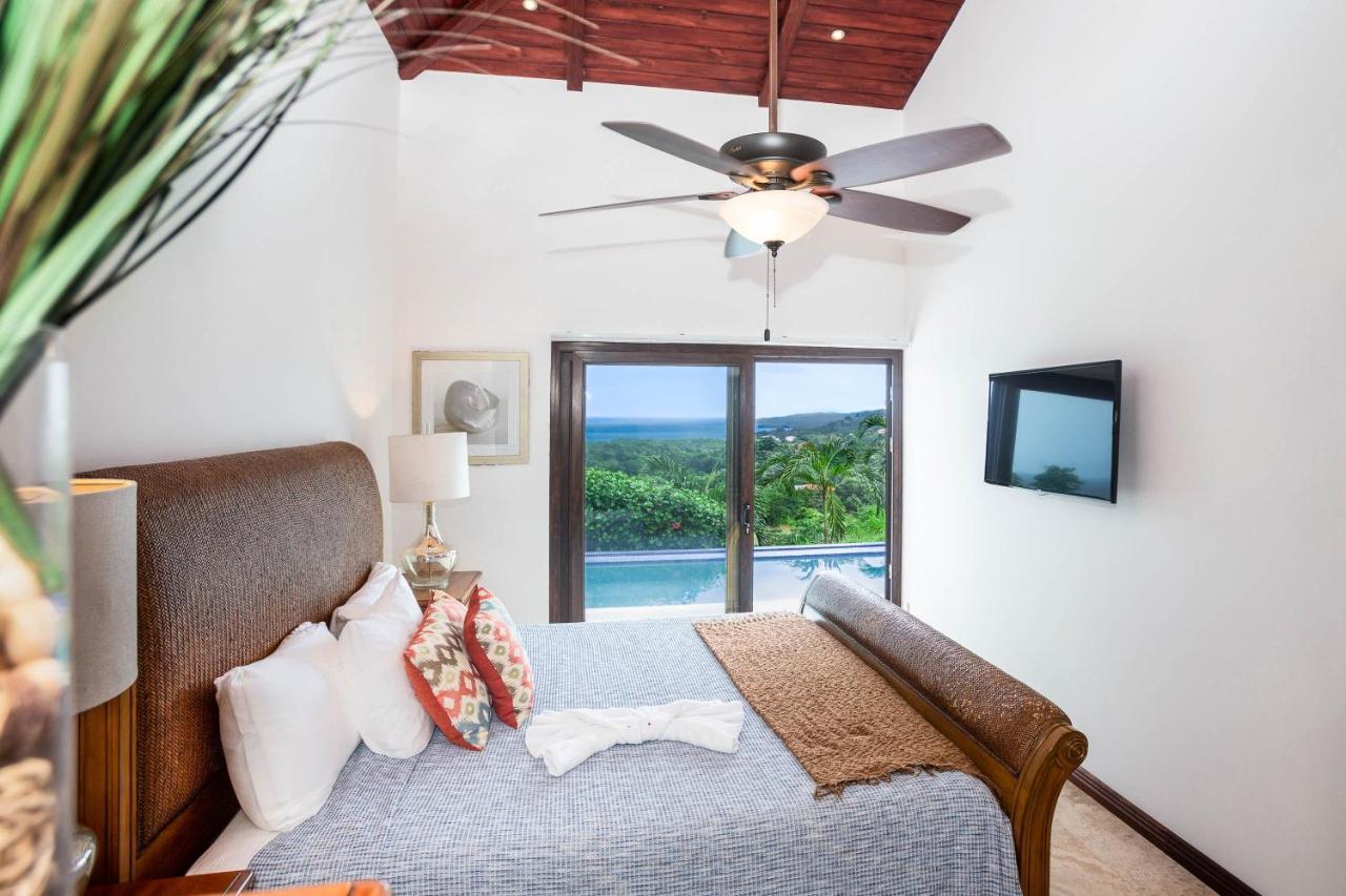Pristine Bay Villa 1304 With Large Pool - 3 Bedroom Condo French Harbour Eksteriør bilde