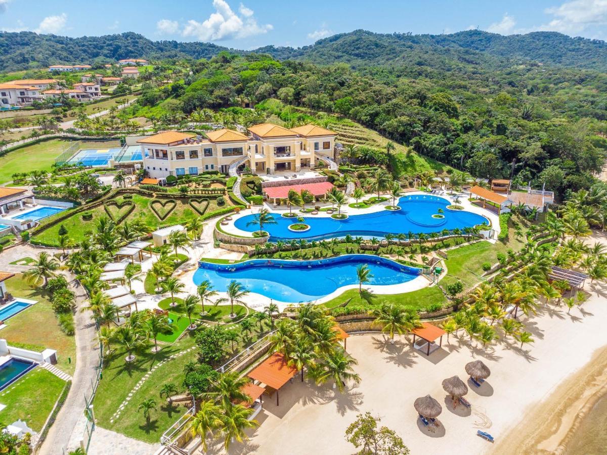 Pristine Bay Villa 1304 With Large Pool - 3 Bedroom Condo French Harbour Eksteriør bilde